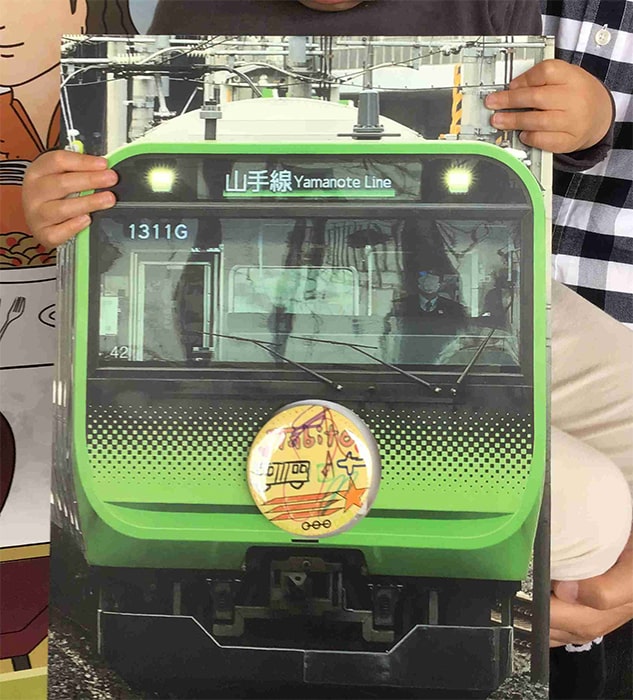 缶バッジをパネルに取り付けて写真撮影ができます(イメージ)