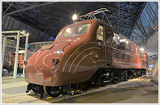 鉄道博物館　電車 JR九州の車両が京都鉄道博物館にやってきました。😊 特急